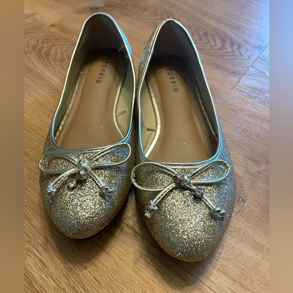 9.5 W Gold Glitter Torrid Flats